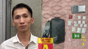 Giấu ma túy trong gấu quần đi giao cho khách