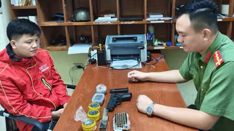 Quản lý công ty chuyển phát nhanh tàng trữ "hàng nóng" rao bán trên mạng xã hội