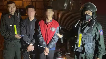 Nhóm thanh niên đang "hút cần" thì bị tổ công tác 141 tuần tra phát hiện