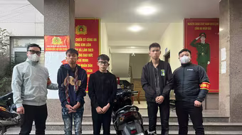 Bắt nhóm thanh - thiếu niên chống người thi hành công vụ khi bị truy đuổi