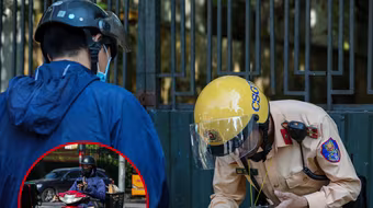 Gần 400 tài xế sử dụng điện thoại khi điều khiển xe máy bị xử phạt ở Hà Nội