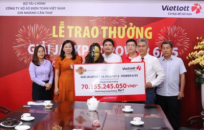 Người phụ nữ Kiên Giang trúng cả Jackpot 1 và Jackpot 2, nhận thưởng 70 tỷ đồng