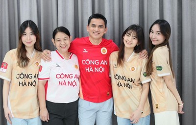 HLV Kiatisak có hành động bất ngờ với Công an Hà Nội FC khi trở về Thái Lan