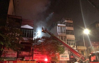 Cuộc gọi lúc nửa đêm và những cuộc đột kích bí mật
