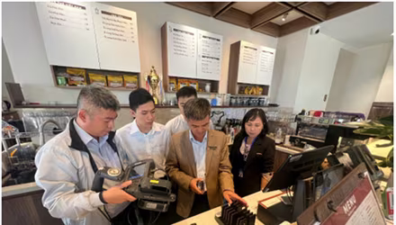 Thiết bị báo rung trong quán cà phê gây nhiễu sóng, hàng loạt smart key tê liệt