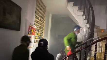 Hướng dẫn, cứu 7 người thoát nạn trong vụ cháy ở phường Vĩnh Hưng