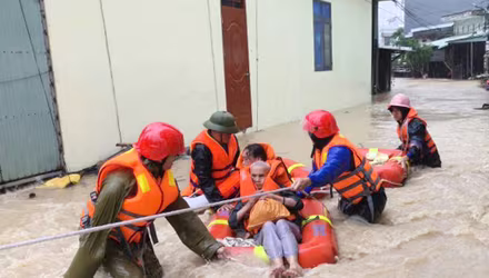 Điểm tựa vững vàng giúp người dân vùng lũ