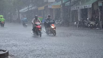 Mưa từ miền Bắc đến miền Trung do không khí lạnh liên tục tăng cường