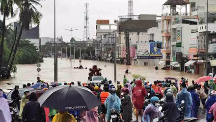 Chi trả gộp 3 tháng lương hưu và trợ cấp bảo hiểm xã hội cho 4 tỉnh bị lũ lụt