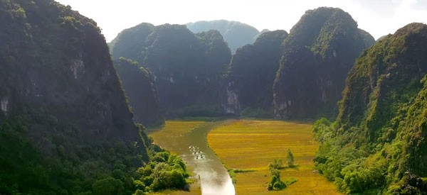 Ngắm Việt Nam đẹp tuyệt vời từ trên cao qua MV "Vươn Cao Việt Nam"