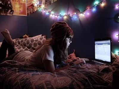 "Ném đá hội đồng"- Sự nguy hiểm của cư dân mạng