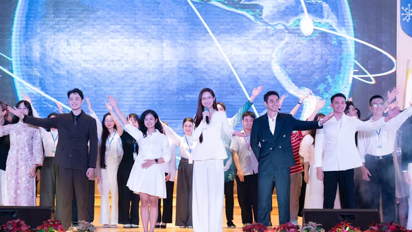 Hoa hậu Bảo Ngọc cùng chuyên gia đối thoại về trao quyền cho thanh niên hành động vì khí hậu