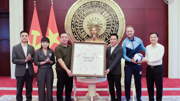 CLB Công an Hà Nội đón nhận tình cảm nồng hậu, lời chúc chiến thắng tại Trung Quốc