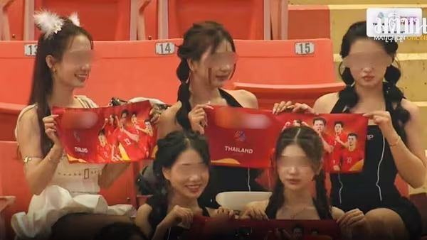 Ăn mặc gợi cảm, công khai quảng cáo web cờ bạc tại SEA Games 33