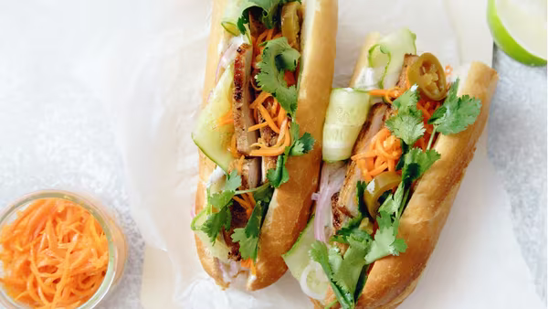 Bánh mì Việt tiếp tục lọt top 25 loại bánh kẹp ngon nhất thế giới 