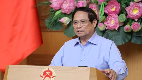 Thủ tướng yêu cầu bộ ngành không được tạo "giấy phép con", xử lý nghiêm cán bộ vi phạm