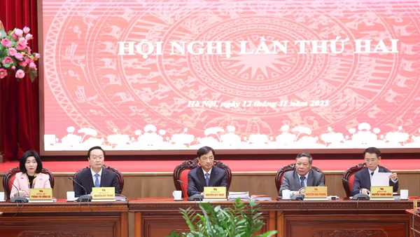 Giới thiệu để bầu bà Phùng Thị Hồng Hà làm Chủ tịch HĐND TP, ông Nguyễn Đức Trung làm Chủ tịch UBND TP Hà Nội