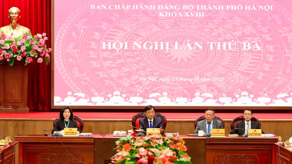 Thành ủy Hà Nội thảo luận Tờ trình về phân cấp quản lý cán bộ, quy định cho thôi giữ chức vụ, từ chức