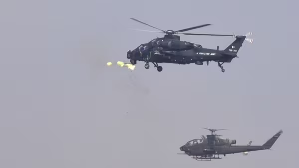 Pakistan khoe sức mạnh trực thăng tấn công với Z‑10ME-II Trung Quốc và AH-1F Cobra Mỹ