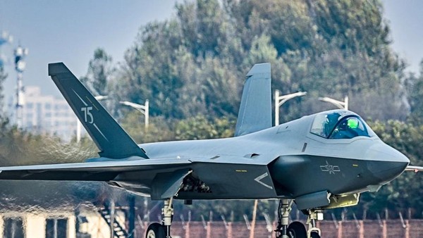 Iran bỏ qua J-10C để tiến thẳng lên tiêm kích J-35?