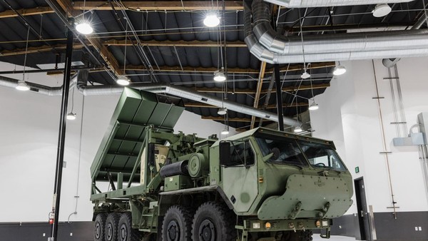 Tên lửa siêu thanh giá rẻ Blackbeard GL khiến tổ hợp HIMARS cực kỳ đáng sợ