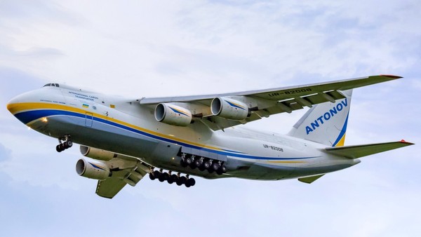 Siêu vận tải cơ An-124 bất ngờ xuất hiện trên bầu trời Kyiv sau 3 năm