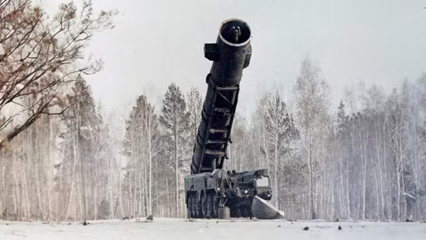 Tình báo Ukraine đã biết những gì về tên lửa siêu thanh Oreshnik Nga?