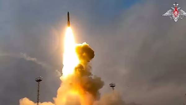 Chuyên gia: Tên lửa siêu thanh Oreshnik giúp Nga tung đòn đáp trả mạnh mẽ nhất