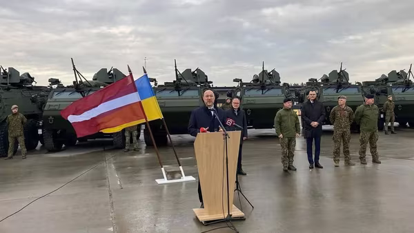 Latvia gấp rút viện trợ hàng chục xe thiết giáp Patria 6x6 cho Ukraine