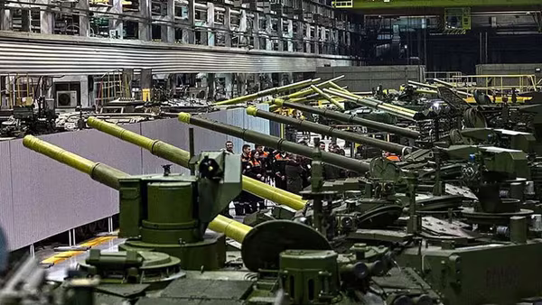 Chuyên gia chỉ rõ sự vượt trội của tổ hợp công nghiệp quốc phòng Nga trước EU