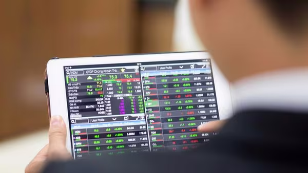 Cổ phiếu chứng khoán, bất động sản “nổi sóng”, chứng khoán Việt tăng mạnh nhất châu Á