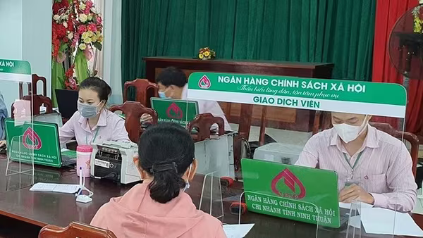Từ 1/12, giảm lãi suất cho vay hộ nghèo và các chương trình tín dụng chính sách