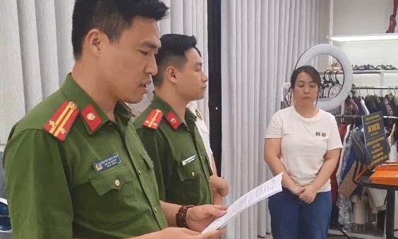 Hà Nội: Tạm giữ hình sự đối tượng bán hàng online trốn thuế có doanh thu hơn 800 tỷ đồng