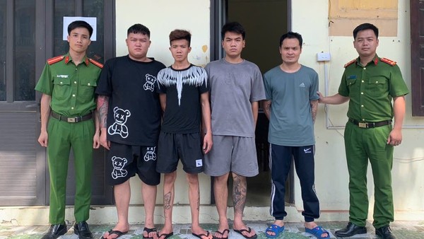 Bắt chủ cùng 3 nhân viên quán karaoke ‘Nam Huyền’ về các tội 'Giữ người trái pháp luật' và 'Cướp tài sản'