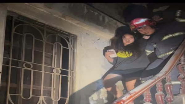 Kịp thời giải cứu 3 người trong vụ cháy nhà dân tại phố Thú Y 
