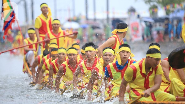 Về Tây Tựu dự hội “thủy chiến” làng Đăm