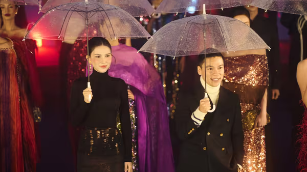 Á hậu Linh Đan tỏa sáng khi trình diễn BST “Chốn ấy” của Adrian Anh Tuấn 