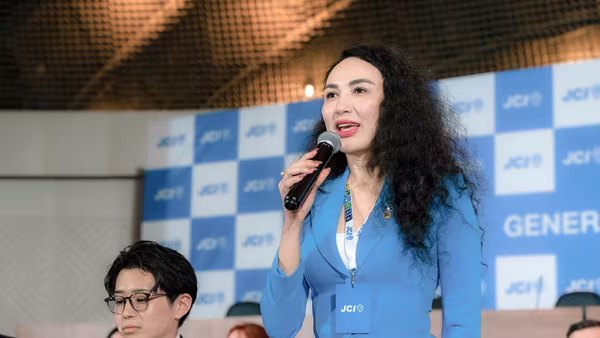 Hoa hậu Ngọc Diễm đón tin vui cùng Học viện "Cuộc sống tươi đẹp"