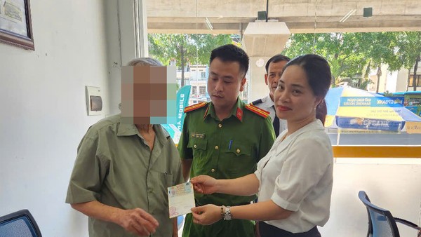 Công an phường và nhân viên Ngân hàng BP Bank kịp thời ngăn chặn vụ lừa đảo chiếm đoạt 250 triệu đồng