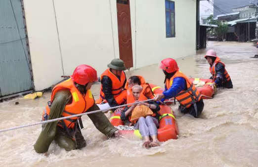 Điểm tựa vững vàng giúp người dân vùng lũ