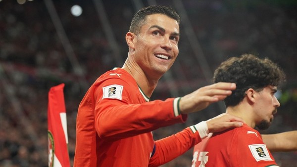 Top 10 chân sút hay nhất vòng loại World Cup: Ronaldo phả hơi nóng vào kỷ lục lịch sử