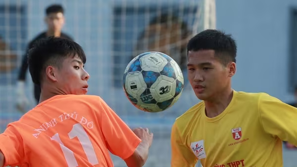 Chùm ảnh loạt trận 15h30 ngày 12-11