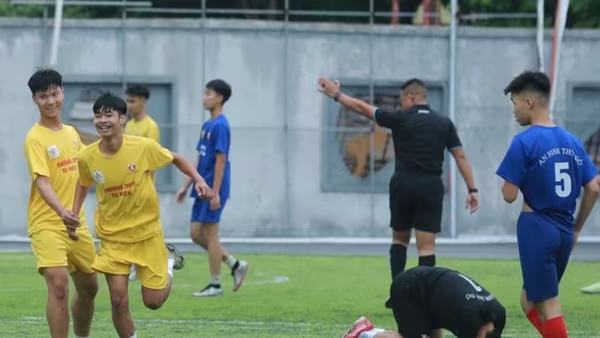 Đội bóng nào ghi nhiều bàn nhất, thủng lưới ít nhất giải?