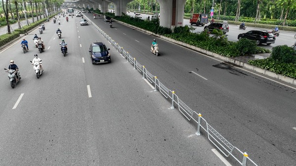 Hà Nội chuẩn bị phân làn ô tô, xe máy trên đường Phạm Văn Đồng và Võ Chí Công