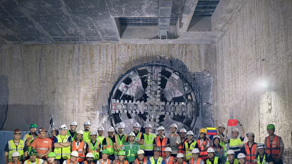 Máy đào hầm metro Nhổn- Ga Hà Nội mang tên "Táo bạo" vừa chạm ga Cát Linh