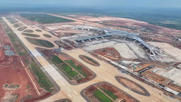 Đề xuất chuyển 70% chuyến bay quốc tế từ Tân Sơn Nhất sang Long Thành từ 2027