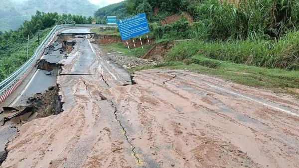 Đèo Khánh Lê sạt lở nghiêm trọng nhiều đoạn