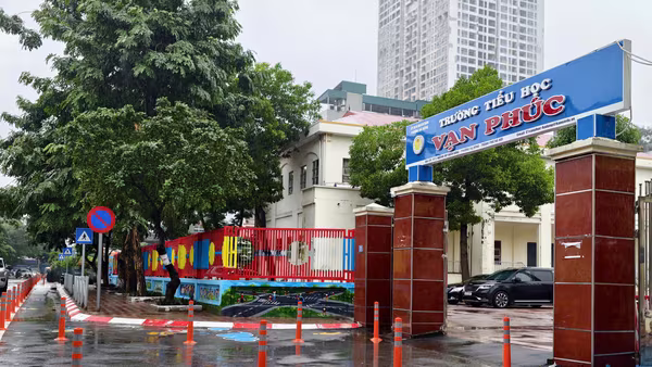 Hà Nội đặt mục tiêu 100% cổng trường học an toàn giao thông