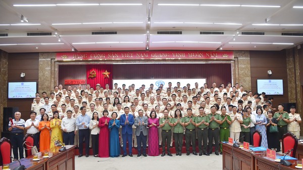 Biểu dương 250 gương điển hình tiên tiến Công an Thủ đô với nhiều khoảnh khắc xúc động, nhân văn