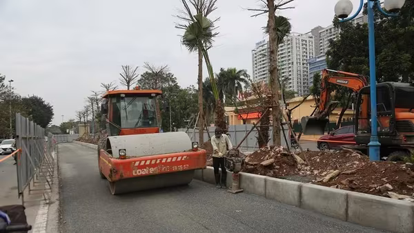 Hà Nội sẽ điều chỉnh kích thước vỉa hè, dải phân cách 7 tuyến đường để giảm ùn tắc